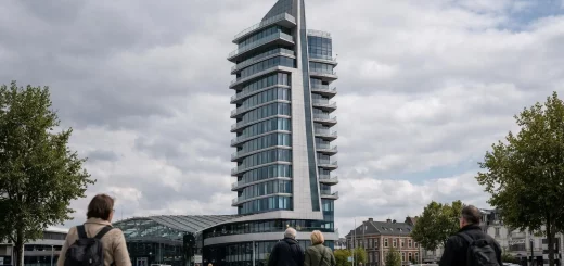 Tour Campanile Amiens Centre Gare, architecture moderne au cœur de la ville d'Amiens près de la gare.